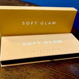 Anastasia Beverly Hills Soft Glam Eyeshadow Palette